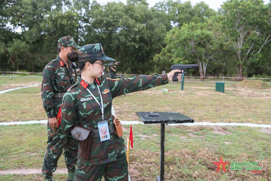 View - 	第九军区女射手展开激烈角逐